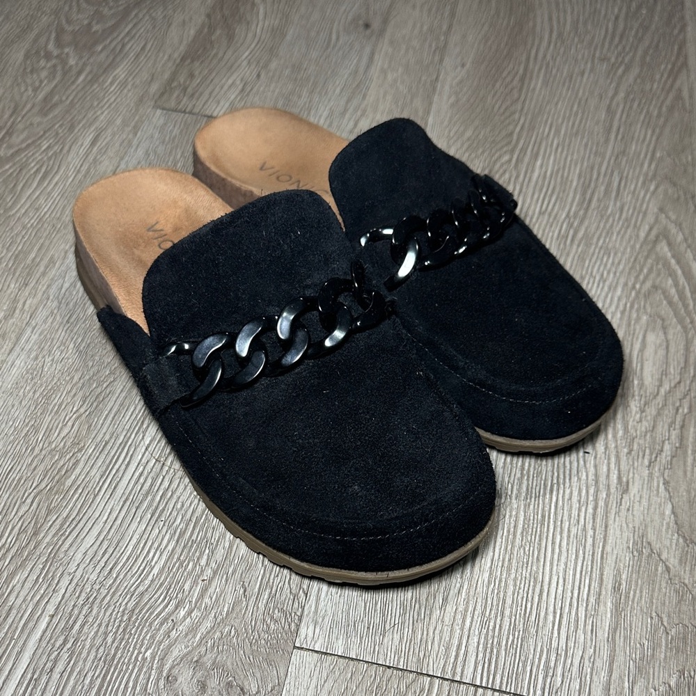 NWOT Vionic Black Suede Chain Mules